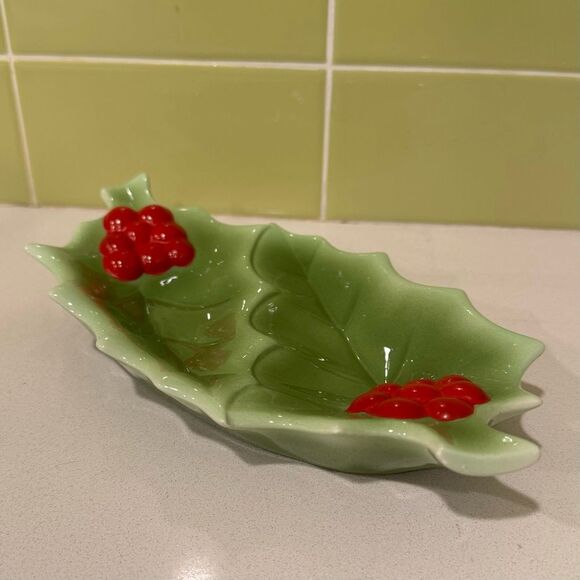 Vintage Holly & Berries Ceramic Holiday Dish — Festive Serving / Candy Tray - Picture 4 of 7